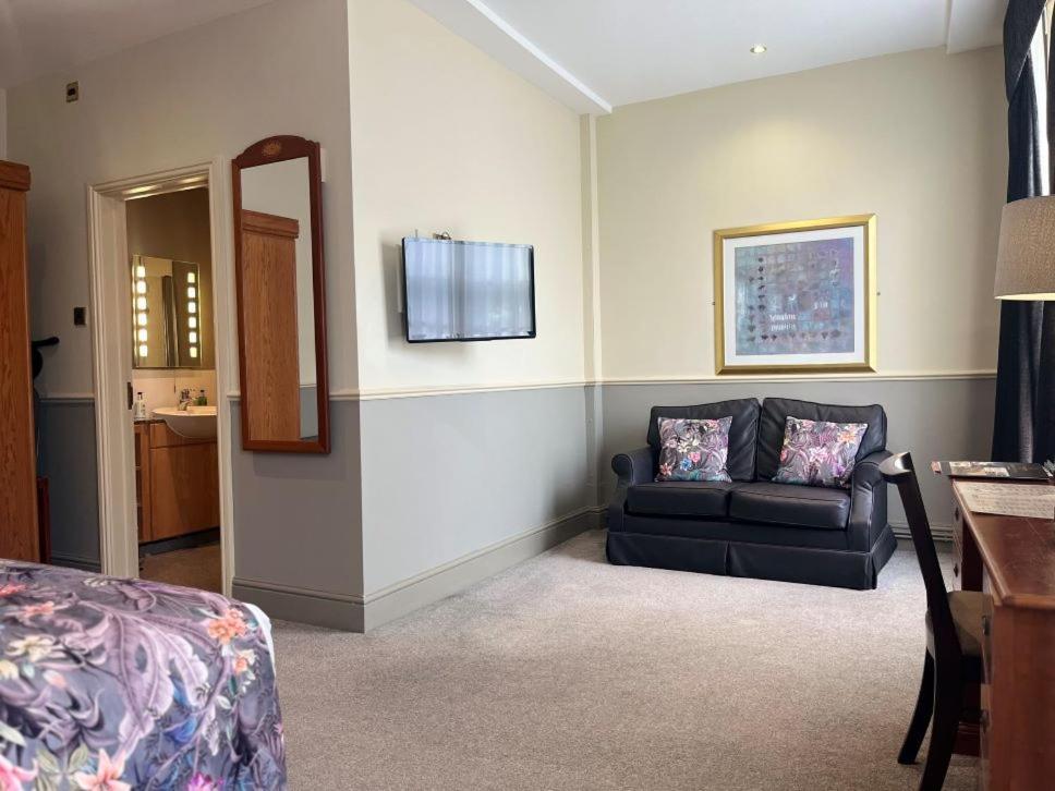 The Swan Hotel, Stafford, Staffordshire Экстерьер фото